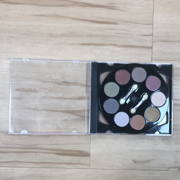 Neutral Eye Shadow Palette In CD Case With Mirror NWT - Picture 5 of 12